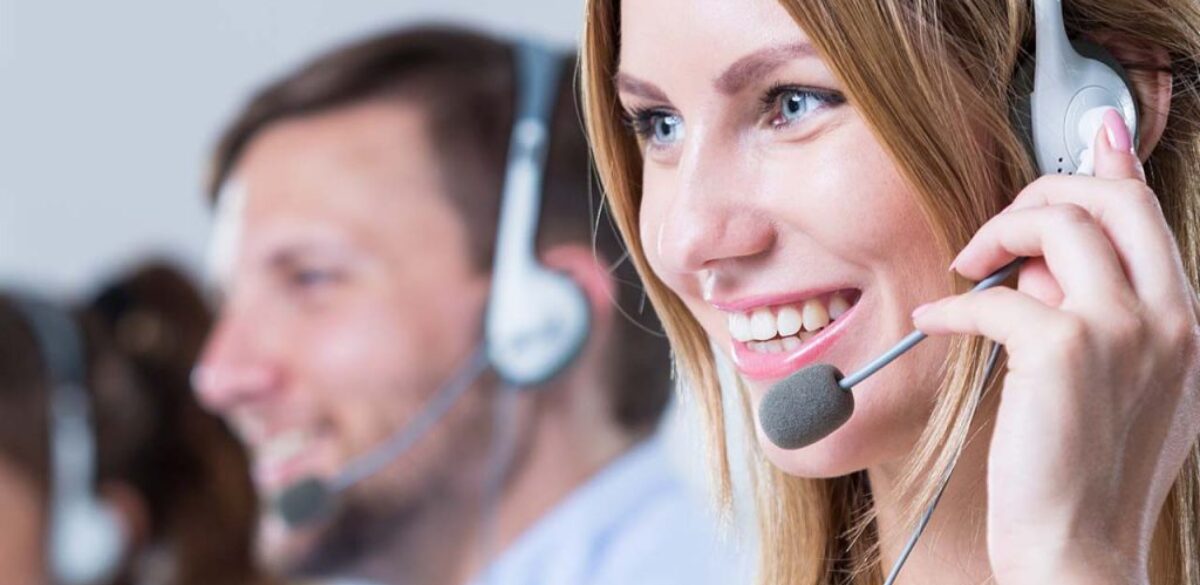 Kundservicemedarbetare med headset
